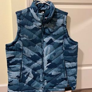 North Face Women’s Puffer Vest Size XXL